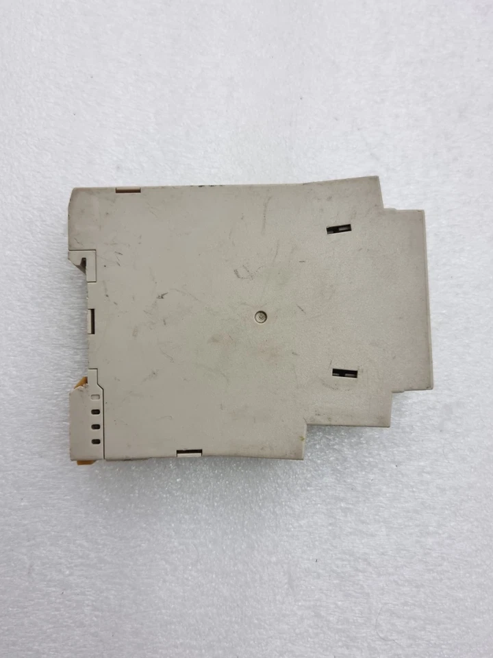 Omron H3DE-M2 Timer 24-230VAC/DC H3DEM2 (USED)